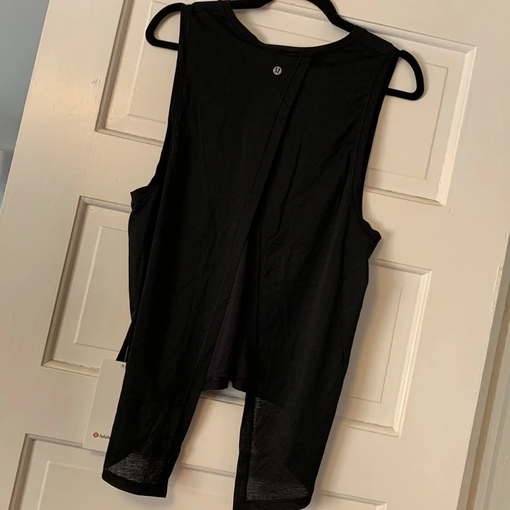 Size 8 Lululemon in the open black tank top tanktop